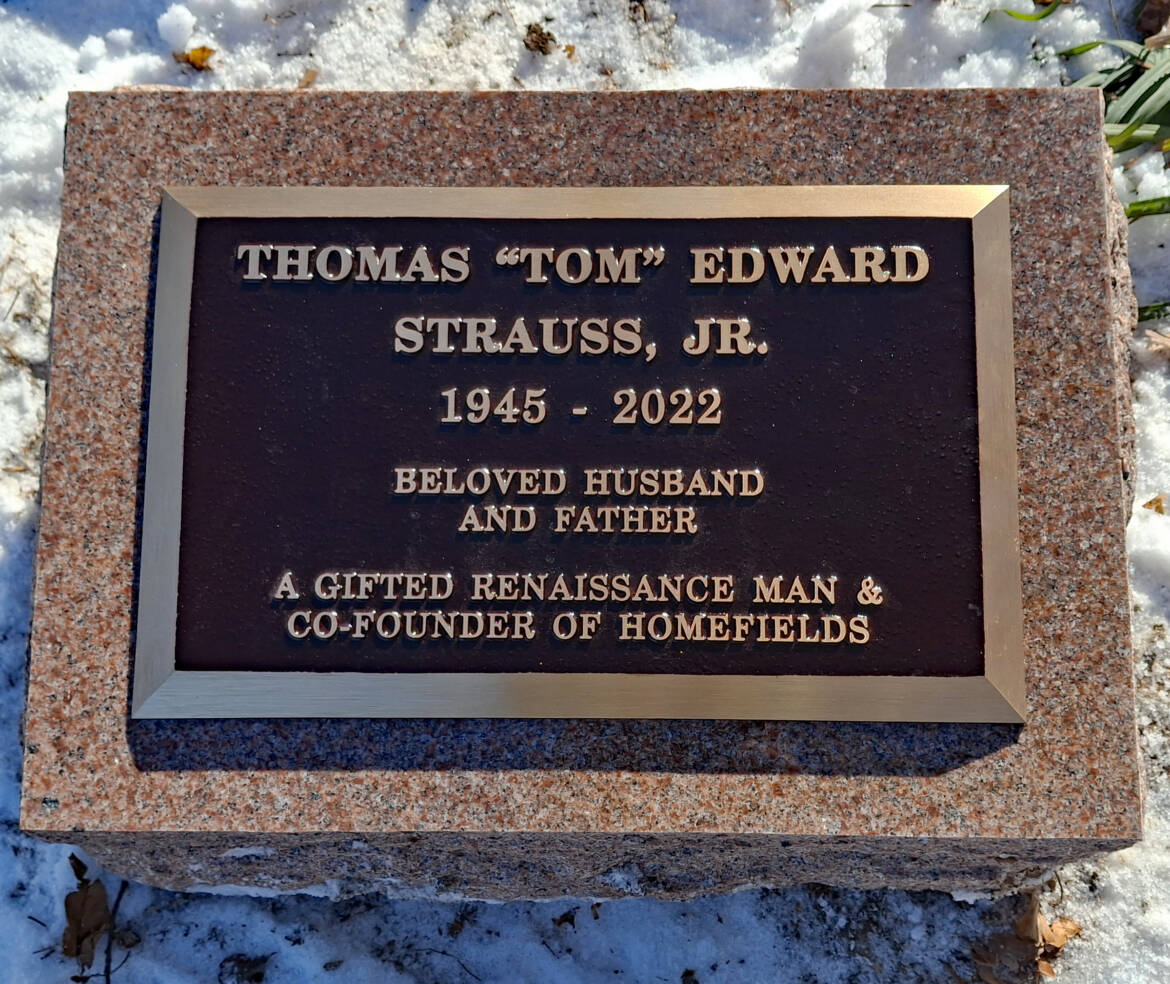 Strauss-T-1.jpg